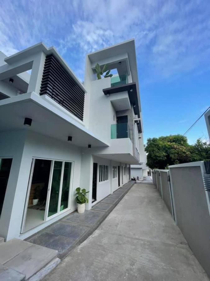 J Spazio Apartelle And Cafe Baranghauon Экстерьер фото