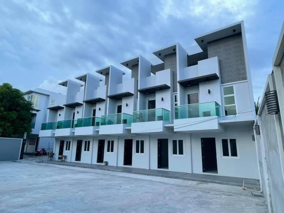 J Spazio Apartelle And Cafe Baranghauon Экстерьер фото